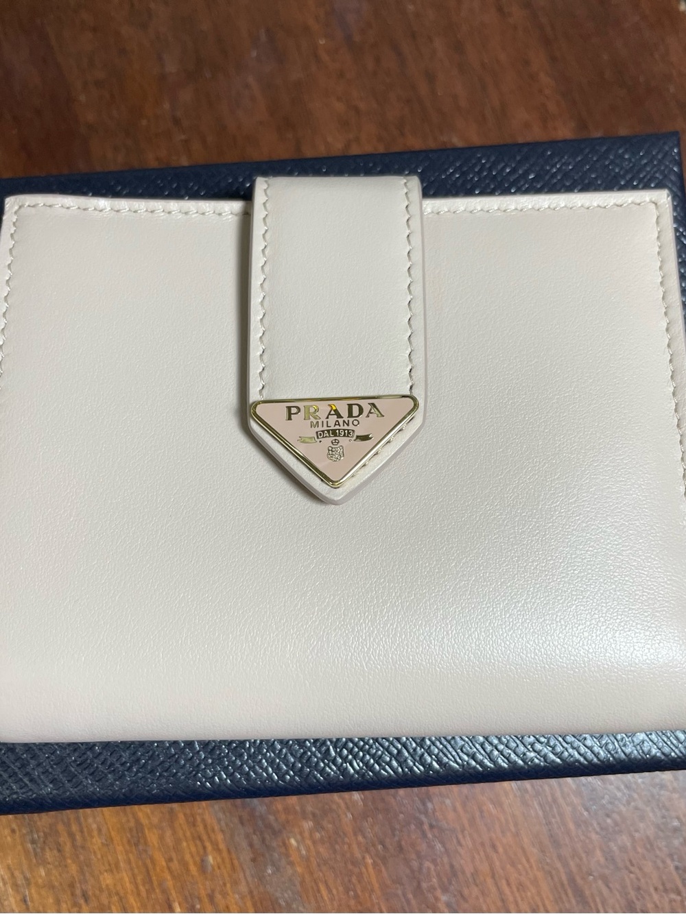 Prada Wallet - Picture 2 of 10